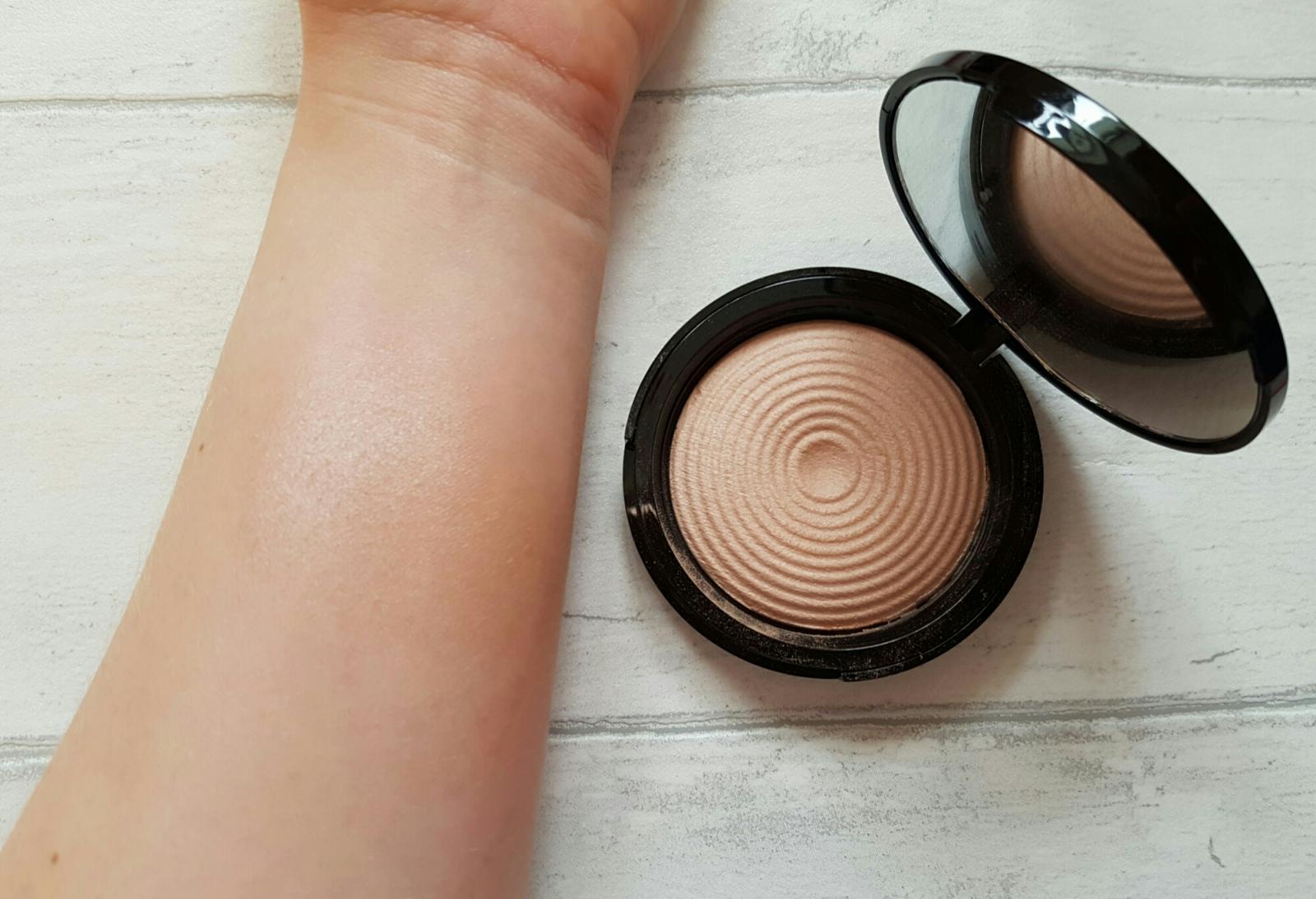 makeup revolution radiant light breathe swatch