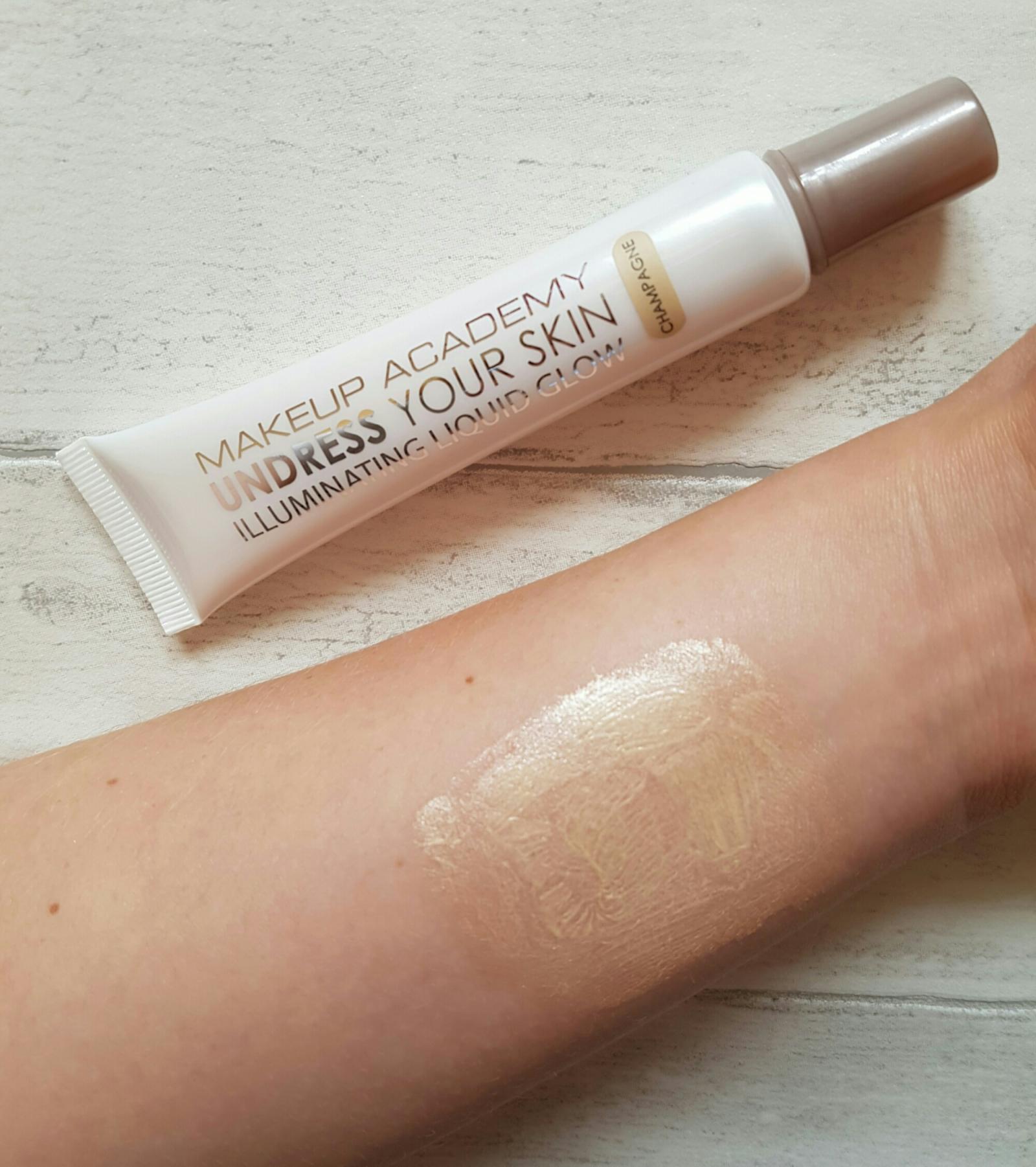 mua illuminating liquid glow