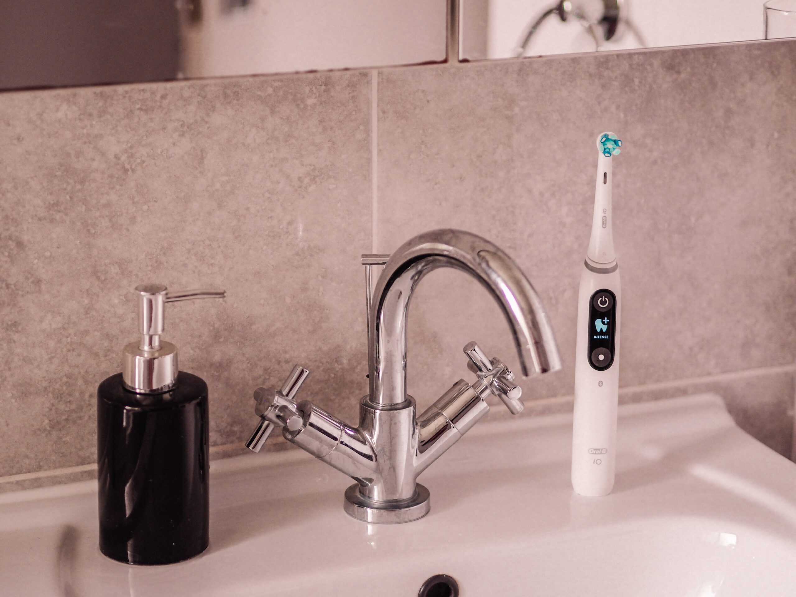 Oral B iO9 Electric Toothbrush Review